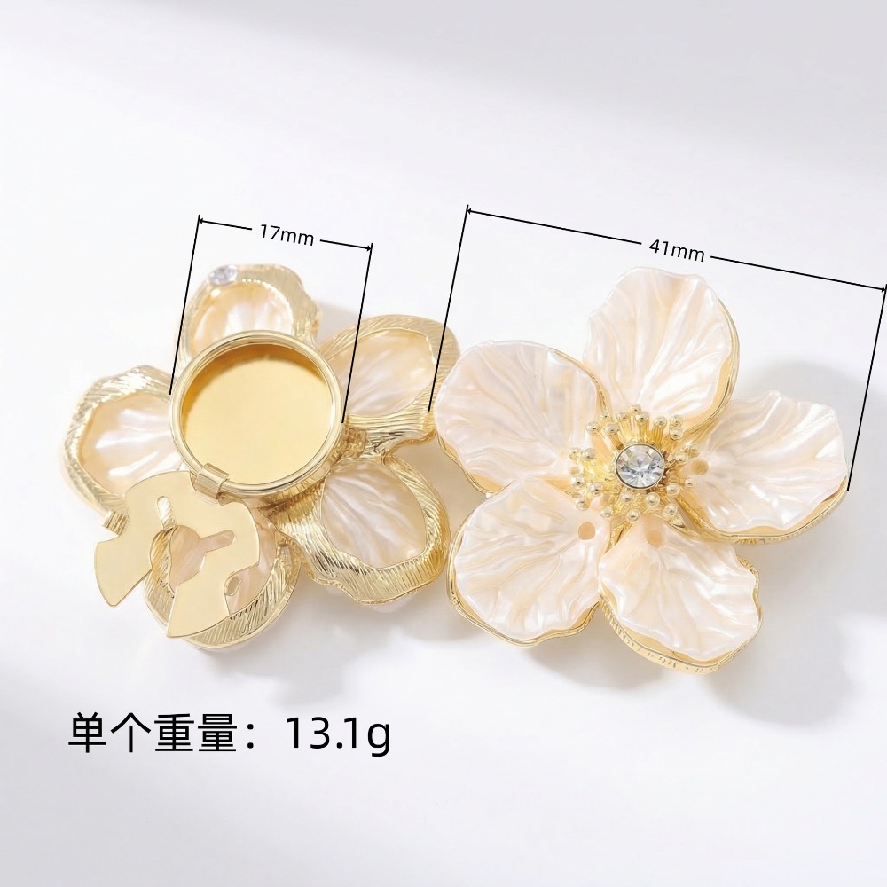 A Pair Vintage Petal Button Co - Women Formal Wear With Tie のレビューと価格